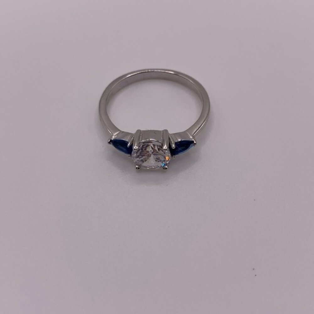 Sterling silver and  cz ring size 8.5 /052224-RG0010E